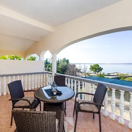 At The Apartment Vrsi